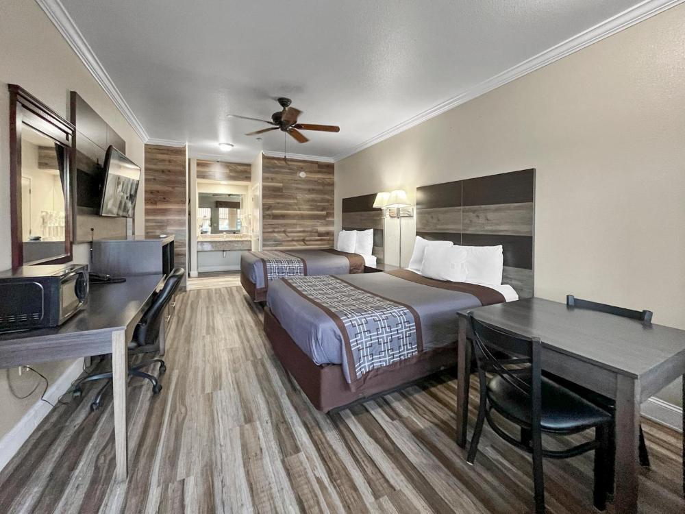 Deluxe Queen Room with Two Queen Beds interior