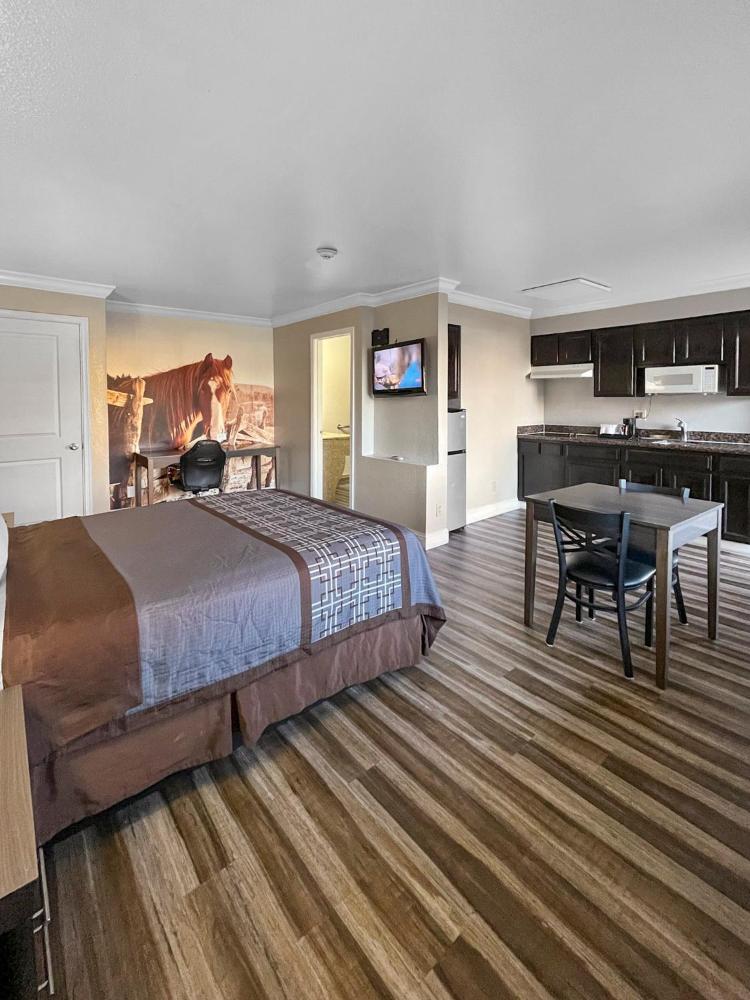 Superior Queen Room interior